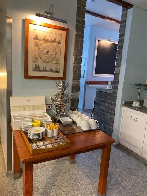 Holiday Hotel Yachtsport Resort Lago Maggiore Brissago Buitenkant foto